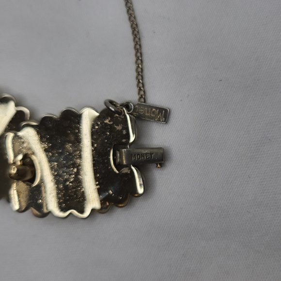 Vintage Monet Gold Tone 6 Panel Etched Flower Linked Bracelet w/ safety chain - Picture 4 of 7